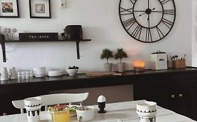 Bed And Breakfast 33